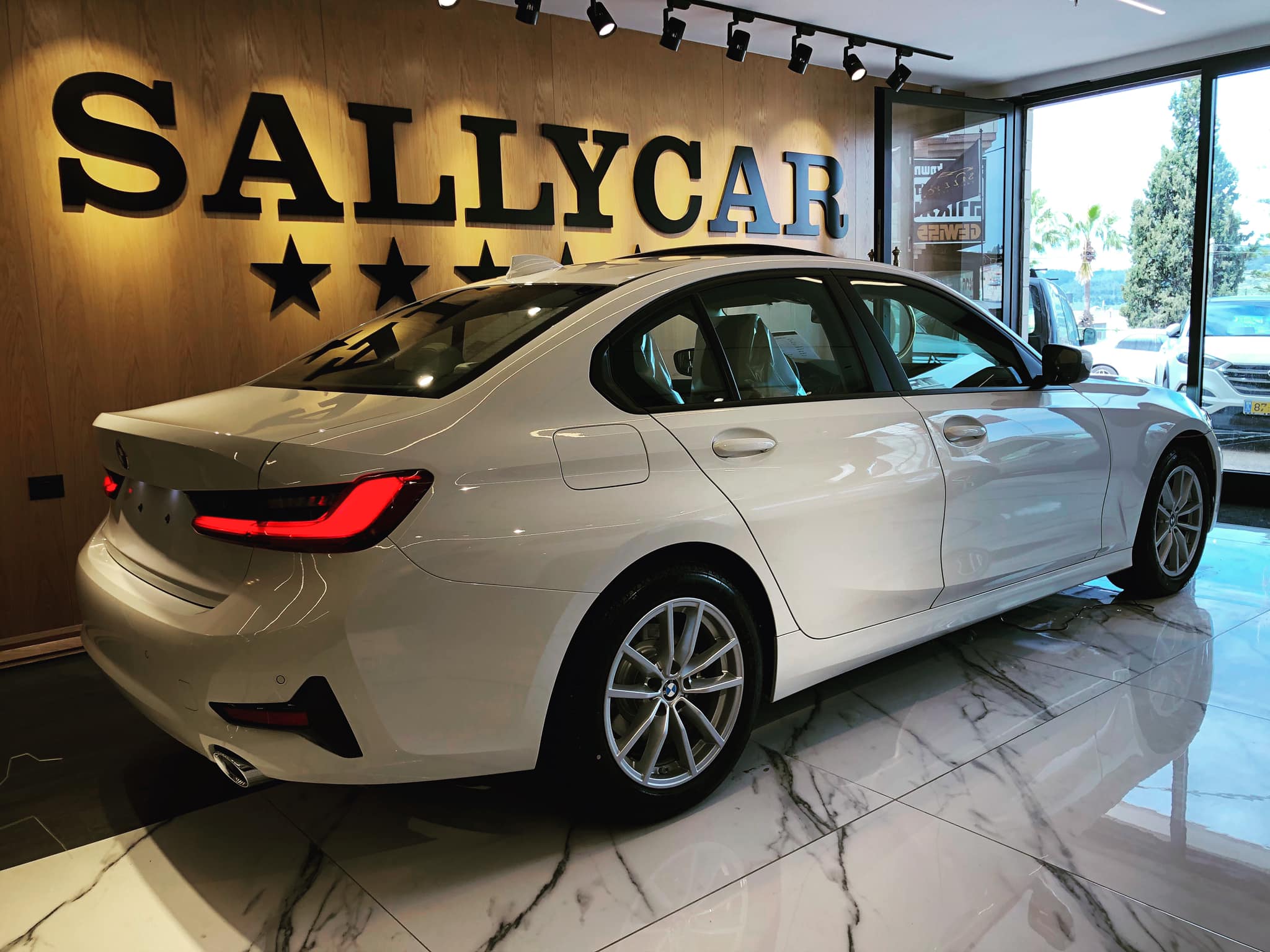 Read more about the article BMW 318 BUSINESS 2022