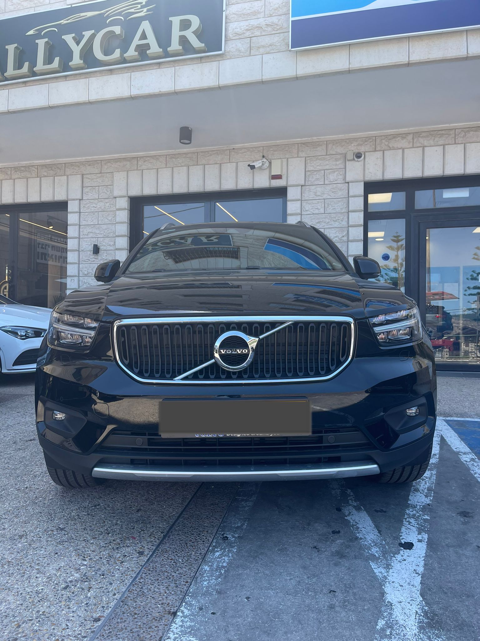 Read more about the article VOLVO XC40 MOMENTUM 2022