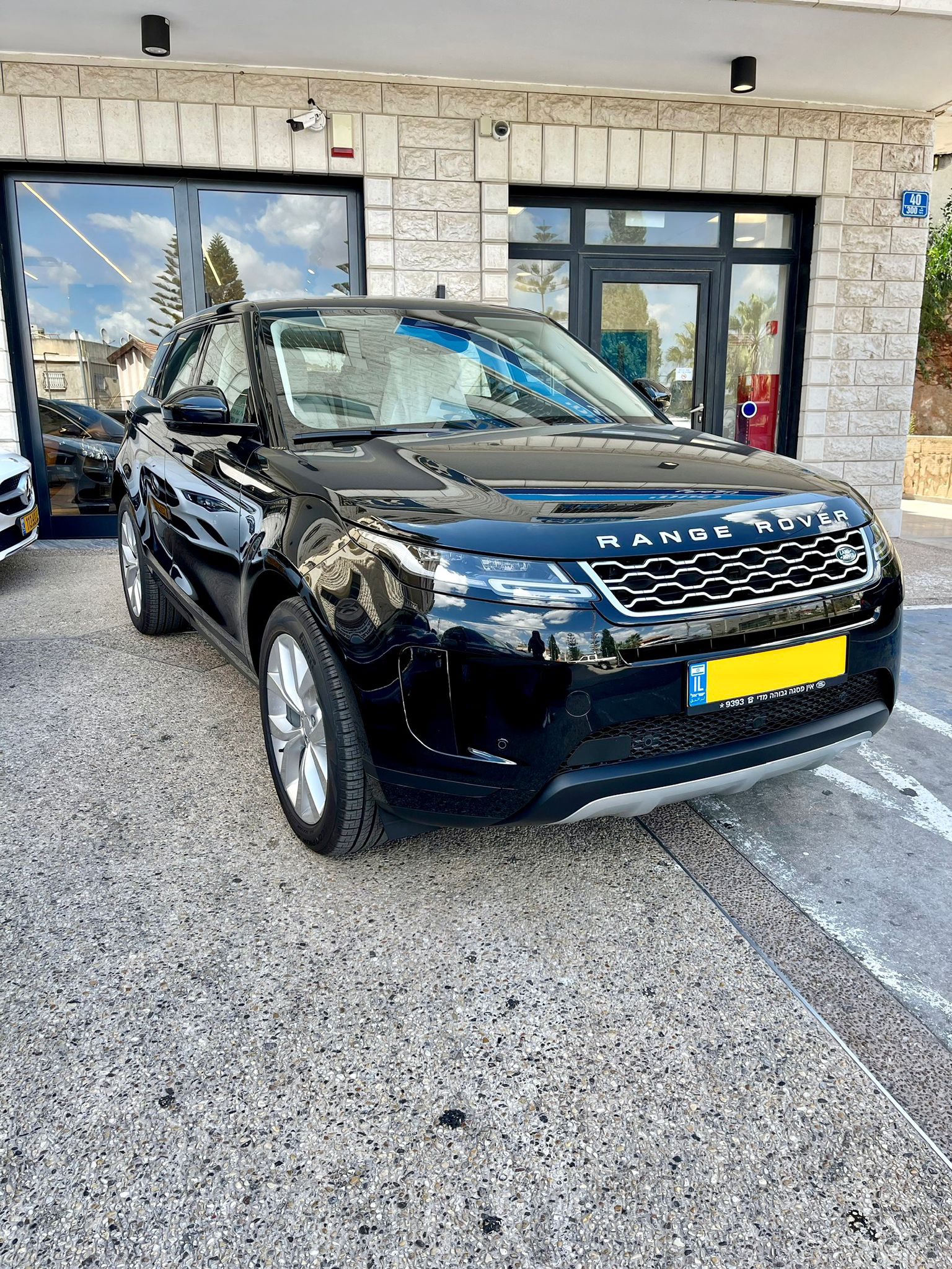 Read more about the article RANGE ROVER EVOQUE HP SE 2022