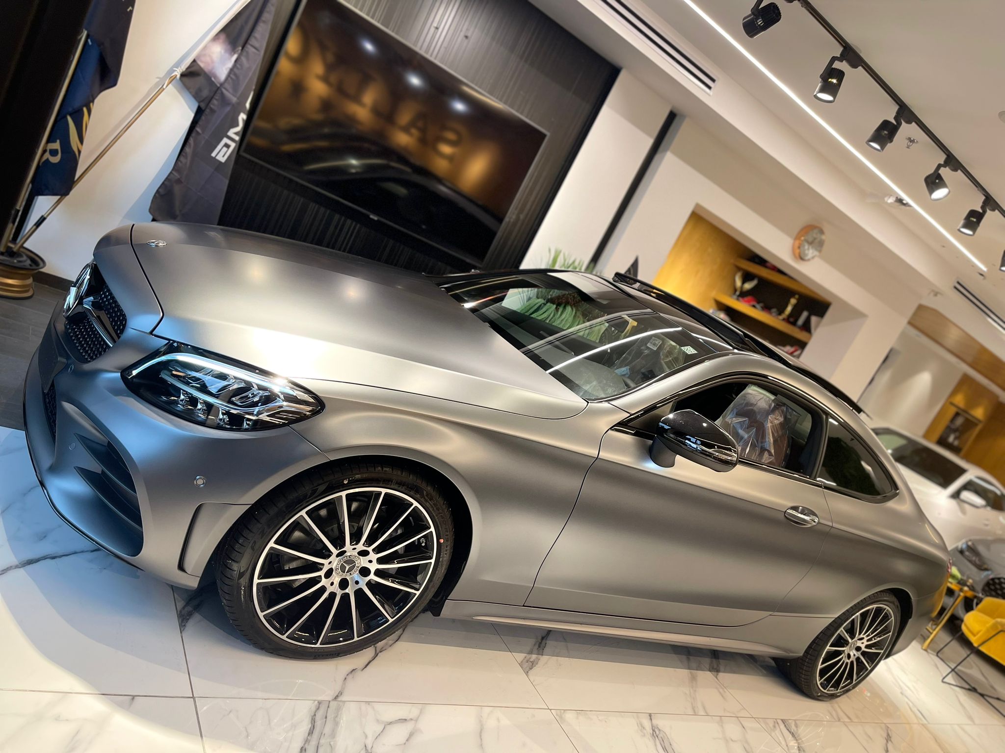 Read more about the article MERCEDES C300 COUPE AMG 2023