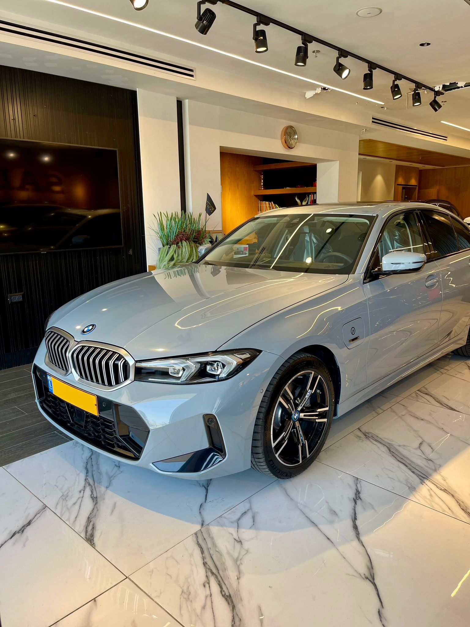 Read more about the article BMW 320E M DESIGN 2024